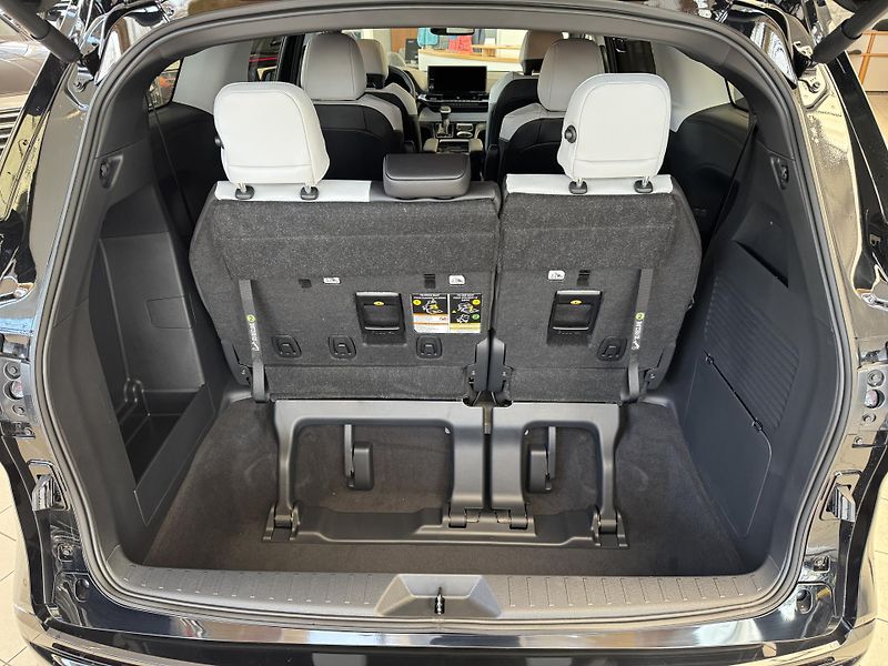 Toyota Sienna XSE 2,5 HEV AWD - fotka 19 z 46