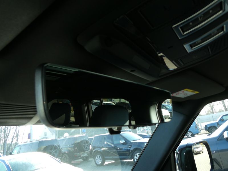 Land Rover Defender (2026) 130 3,0 X-Dynamic SE D350 - fotka 32 z 41