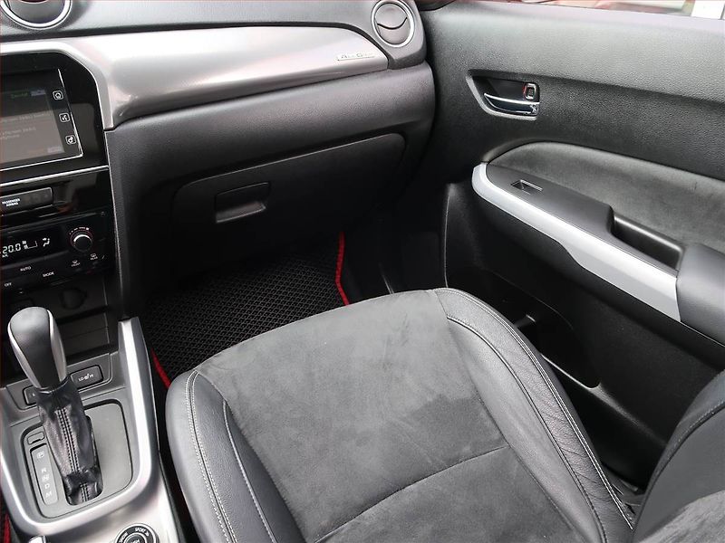 Suzuki Vitara (2017) Premium 1.6 VVT, 4X4, Automat - fotka 8 z 19