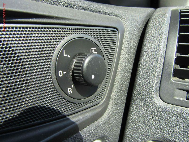 Škoda Octavia (2007) 2.0 FSi, AC - fotka 16 z 17