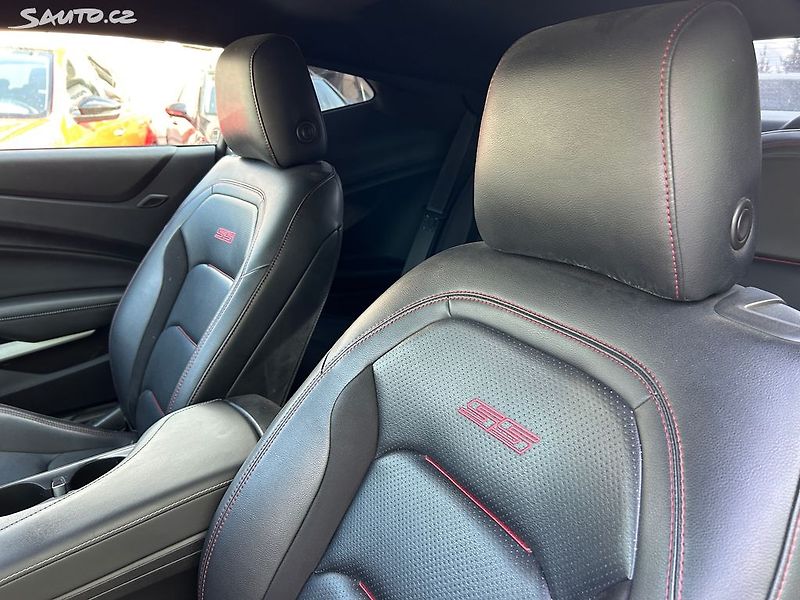 Chevrolet Camaro (2021) 6.2 V8 - fotka 13 z 28