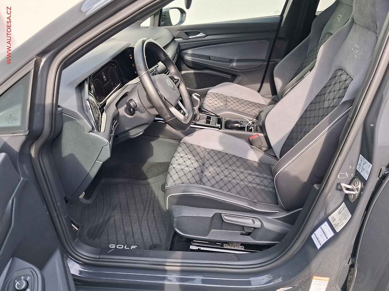 Volkswagen Golf (2023) 1.5 TSi, ČR, R-Line - fotka 9 z 18
