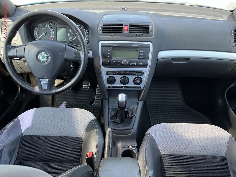Škoda Octavia (2008) 2.0 FSi, xenon, autoAC - fotka 8 z 15