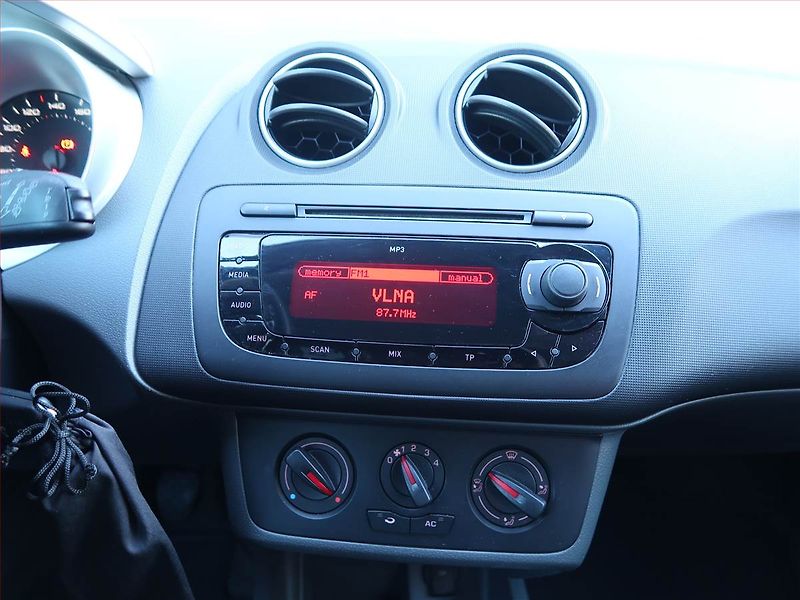 Seat Ibiza (2011) 1.6 TDI, Serv.kniha, po STK - fotka 12 z 14