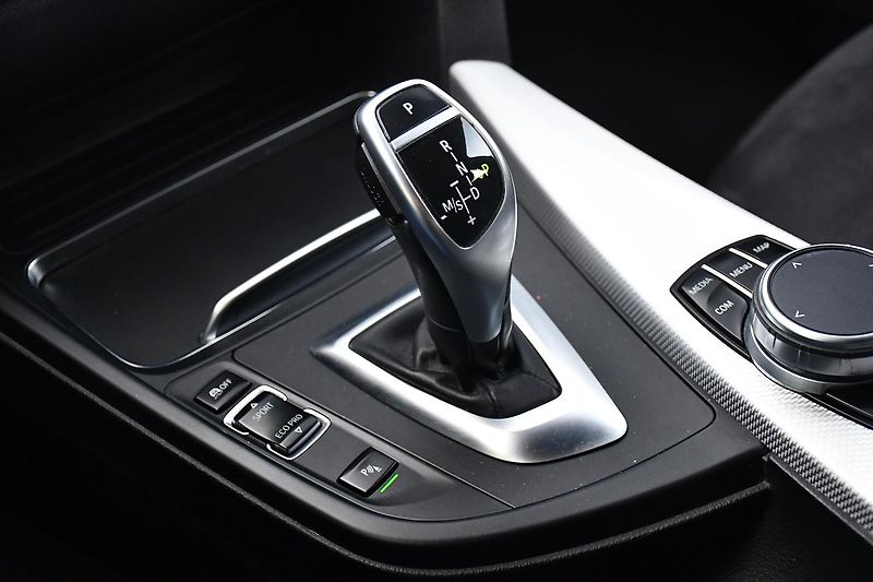 BMW Řada 3 330d xDrive MPaket SERV.KNÍŽKA - fotka 32 z 50