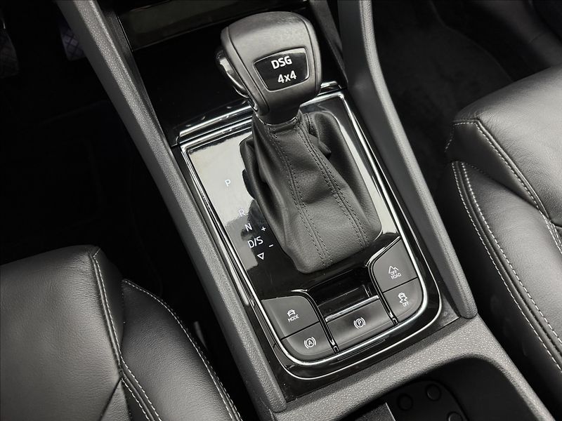 Škoda Kodiaq 2,0 DSG 4X4 CANTON ACC 360° - fotka 31 z 47