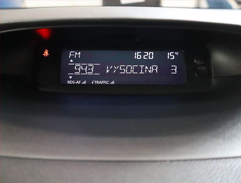 Renault Fluence (2011) 1.6 16V, nová STK, rezervace - fotka 12 z 18