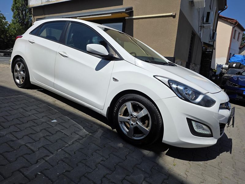 Hyundai i30 1.4-NÍZKÉ KM-KLIMA-ALU - fotka 5 z 15