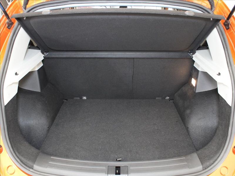 MG ZS 1,5 DVVT 78kW Essential PLUS - fotka 22 z 23