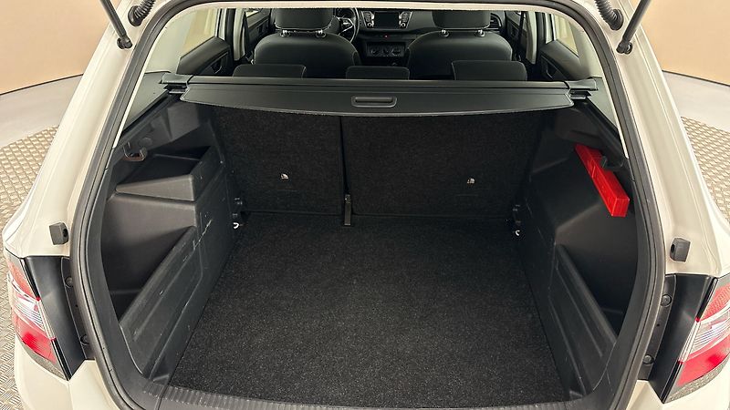 Škoda Fabia 1.0 TSI Ambition Combi - fotka 17 z 24
