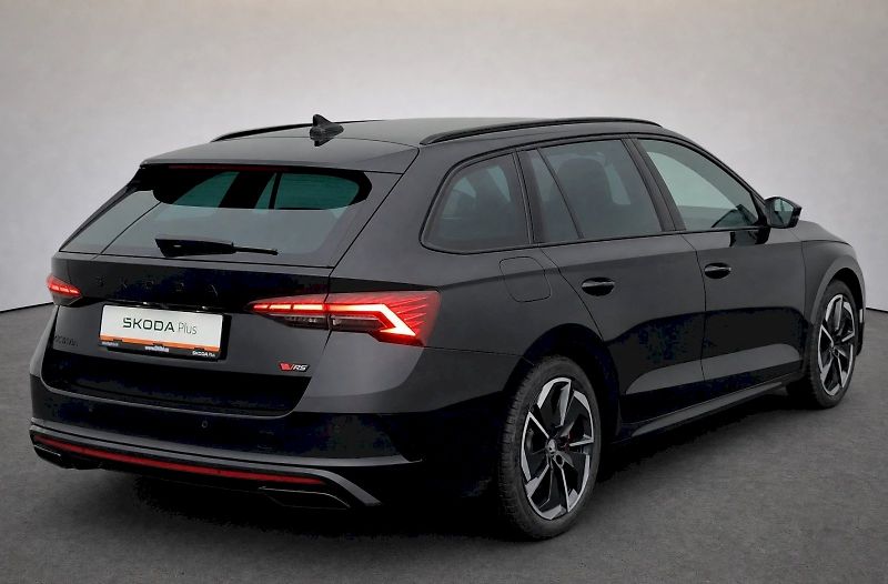 Škoda Octavia (2025) combi RS 2,0 Tsi 195 Kw DSG - fotka 2 z 44