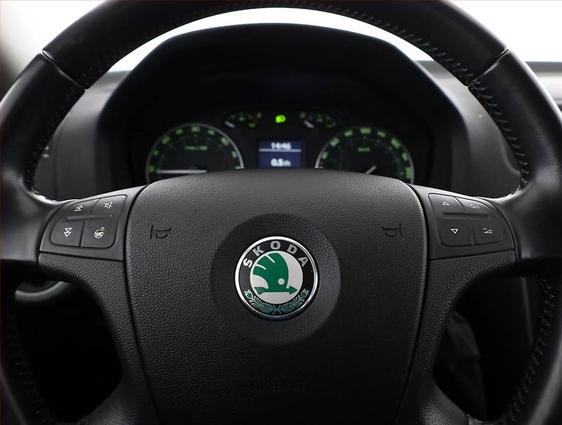 Škoda Octavia (2008) Scout 2.0 TDI, 4X4, ČR,1.maj - fotka 8 z 21