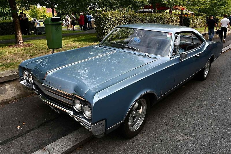 Na tradiční Lidický okruh dorazily desítky historických automobilů a motocyklů, které obdivovali návštěvníci z Kladna i širokého okolí.