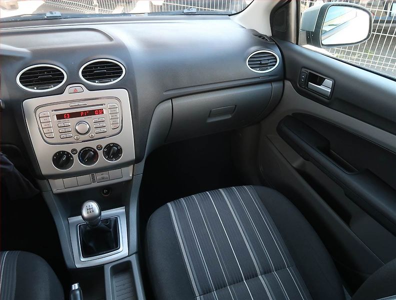 Ford Focus (2008) 1.6 16V, po STK, zamluveno - fotka 8 z 16