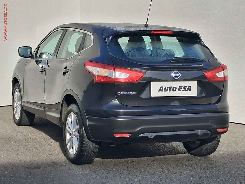 Nissan Qashqai (2015) 1.2TCe, Acenta, navi, kamera - fotka 6 z 18