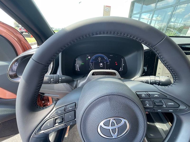 Toyota Aygo 1.5 Hybrid automat Executive - fotka 23 z 24