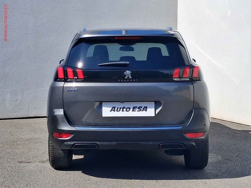 Peugeot 5008 (2017) 1.2 PT, Allure, navi, kamera - fotka 5 z 20