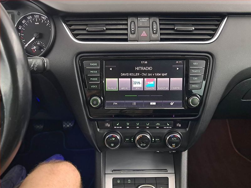Škoda Octavia (2013) 2.0 TDI, Navi, Xenony - fotka 12 z 18