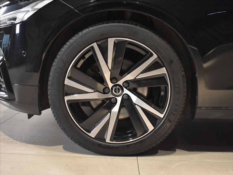 Volvo V90 2,0 B5 AWD Ultimate Pano,BLIS - fotka 7 z 30
