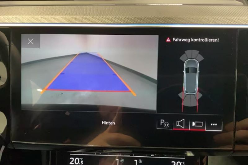 Audi Q8 e-tron 55 q S-Line Pano Matrix HuD - fotka 15 z 19