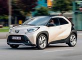 Toyota Aygo X je levná - stojí 342 000 Kč a na sto kilometrů potřebuje 4,7 litru benzínu