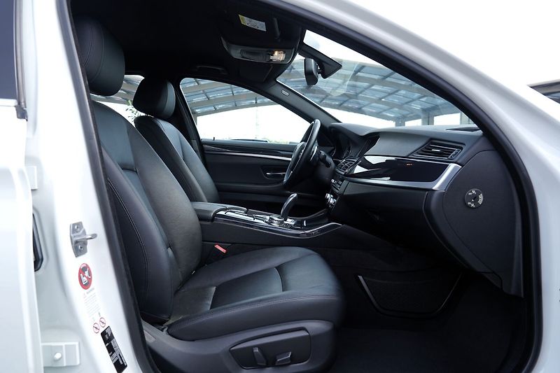 BMW Řada 5 520d xDrive/185 PS/kůže/AT - fotka 21 z 39