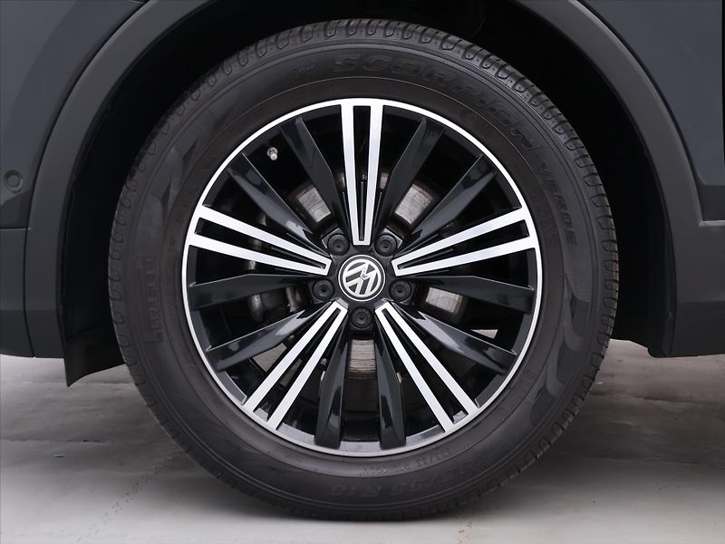 Volkswagen Tiguan 1,5 TSI 110kW LED Virtual Navi - fotka 32 z 39