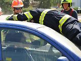 Hasiči se v rámci cvičení Rescue meeting zdokonalovali ve vyprošťování osob z auta, ale také jak uhasit elektromobil - především baterii.