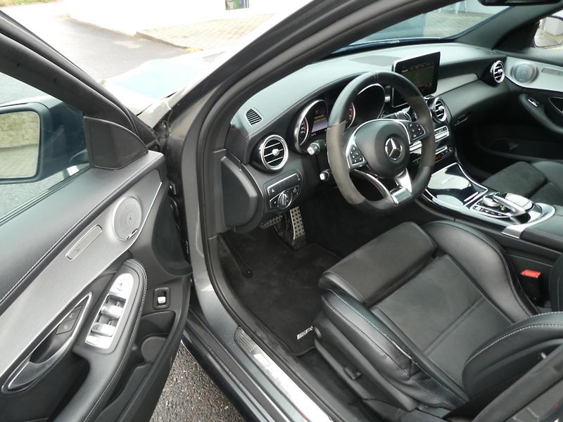 Mercedes-Benz Třídy C C AMG 63S V8 BITURBO  - fotka 9 z 15