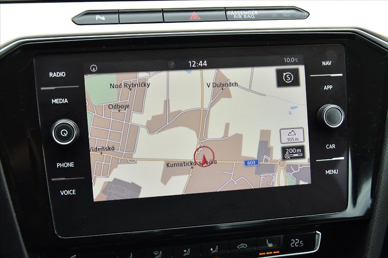Volkswagen Passat 2.0TDi 110kW DSG LED HIGHLINE - fotka 22 z 27