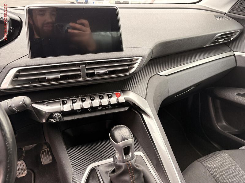 Peugeot 3008 (2019) 1.5HDi, Active, navi - fotka 14 z 18