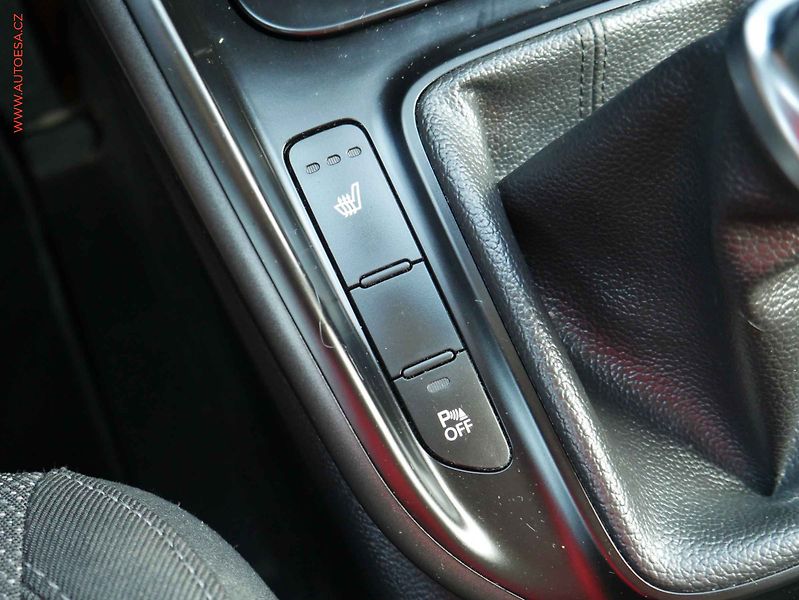 Kia Carens (2017) 1.6GDi, 1.maj,ČR, Navi, park - fotka 20 z 22