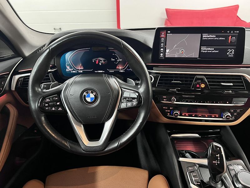BMW Řada 5 520 d Xdrive 140 kW Premium - fotka 24 z 37