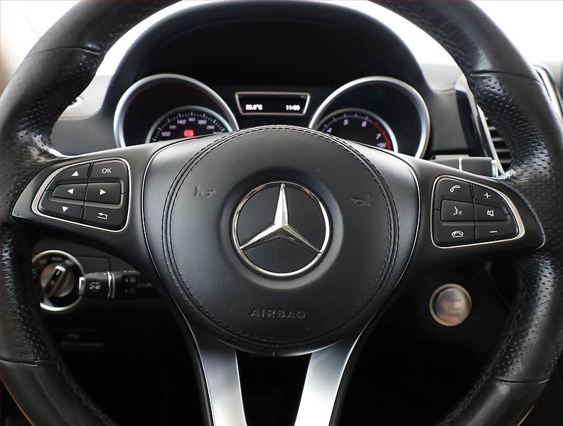 Mercedes-Benz GLS (2017) 500 4MATIC - fotka 8 z 21