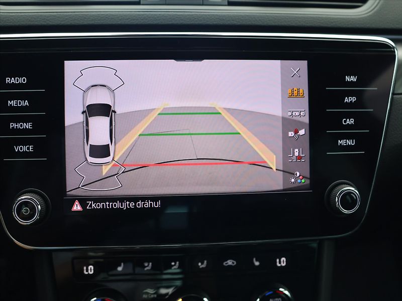 Škoda Superb 2,0 TDI 147kW DSG CZ Sportline - fotka 23 z 33