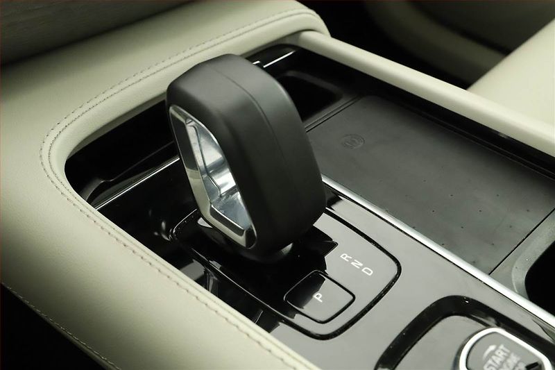 Volvo XC90 (2023) B5 AWD - fotka 13 z 21