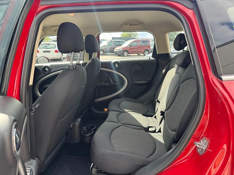 Mini Countryman (2015) 1,6 D 82 Kw - fotka 13 z 33
