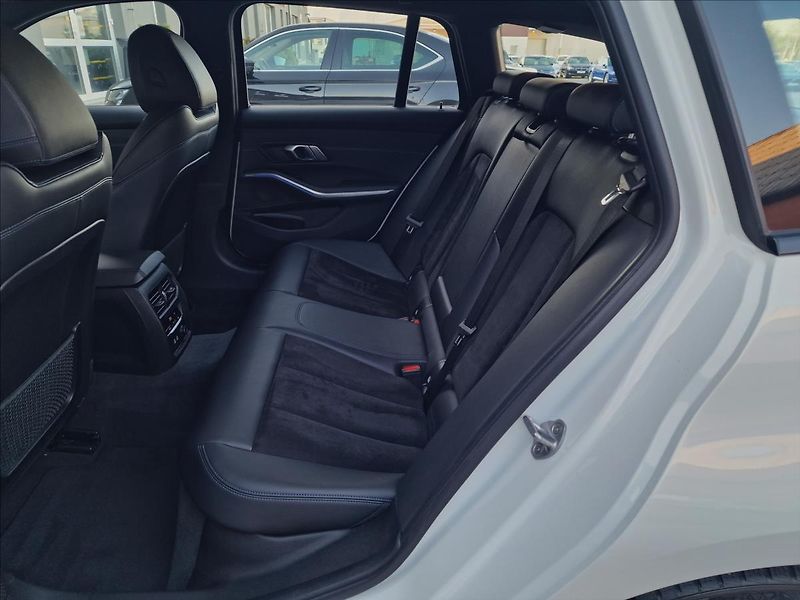 BMW Řada 3 320d xDrive,M Sport,ČR,1.Maj. - fotka 17 z 50