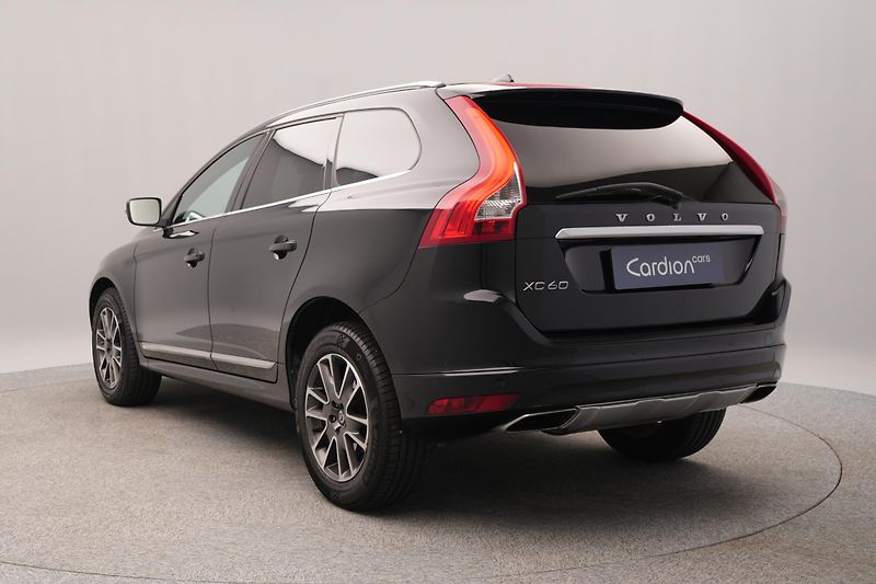 Volvo XC60 D4 AWD SUMMUM AUT CZ 1.maj - fotka 8 z 40