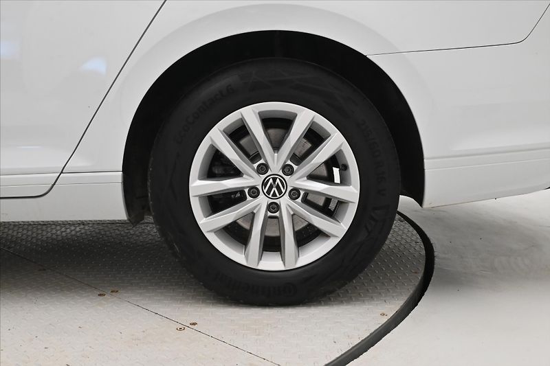 Volkswagen Passat 2,0 TDI 110 kW DSG Business Zá - fotka 33 z 33