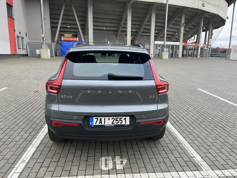 Volvo XC40 D3 Automat ČR 1.majitel - fotka 21 z 45