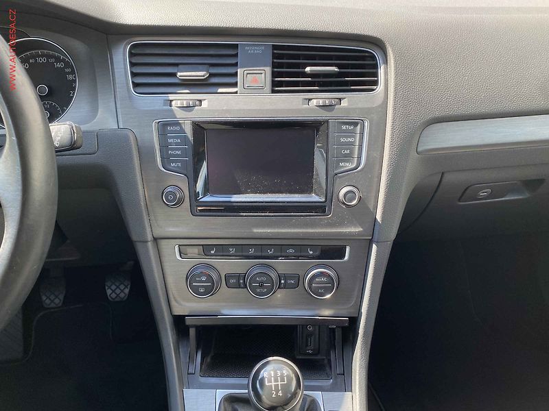 Volkswagen Golf (2014) 1.6 TDi, Comfortline, +kola - fotka 12 z 17