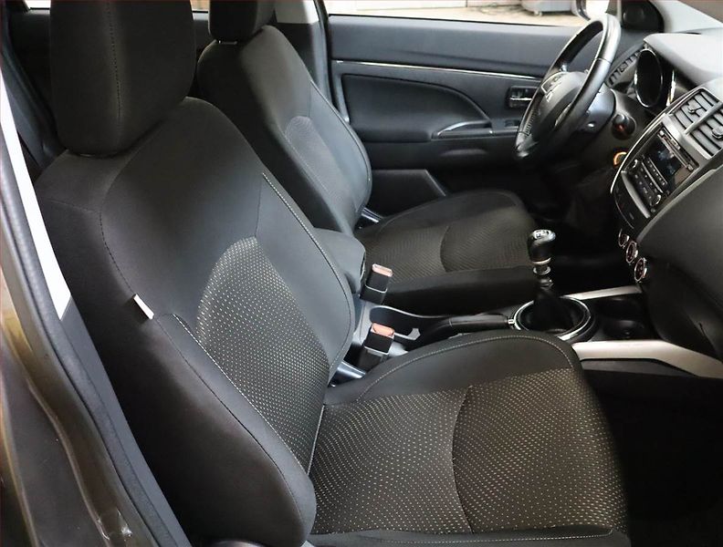 Mitsubishi ASX (2014) 1.8 DI-D MIVEC, 4X4, Tempomat - fotka 9 z 17