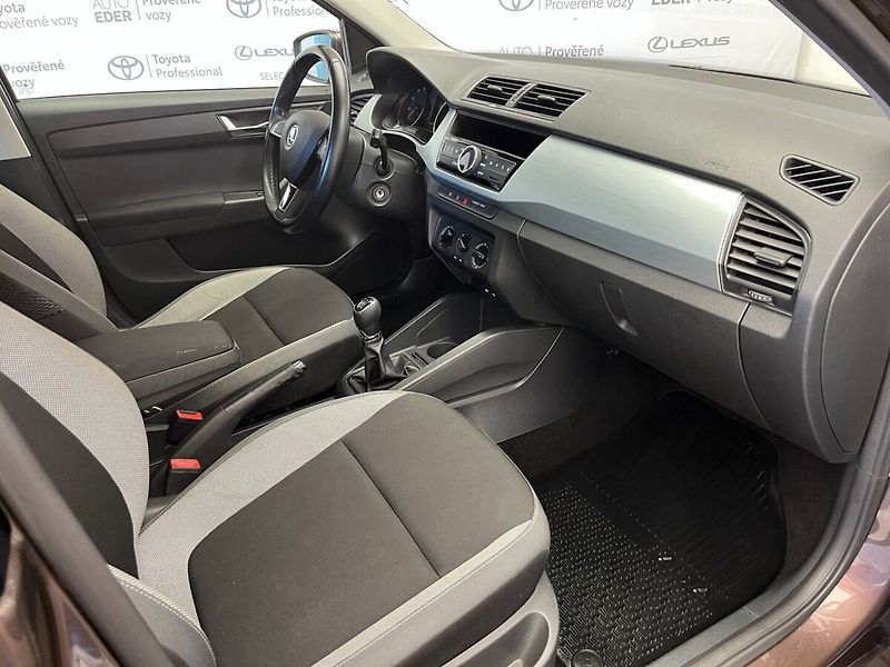 Škoda Fabia 1.2 TSI 81kW Ambition - fotka 24 z 29