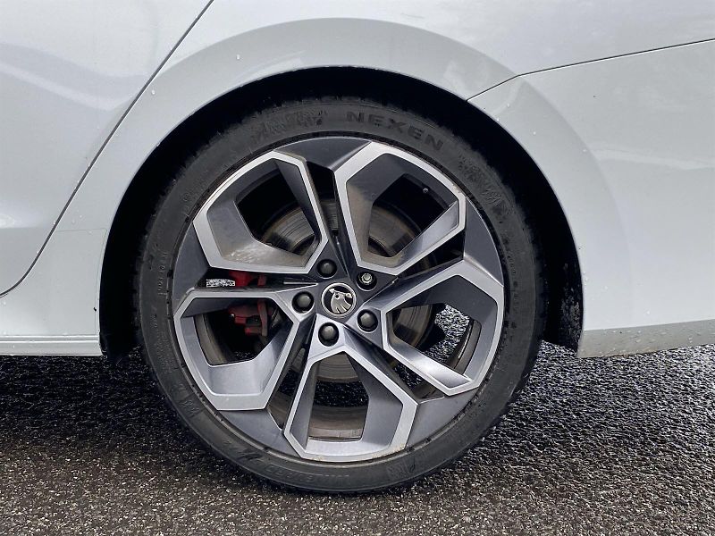 Škoda Octavia (2022) 2.0 TSI DSG RS - fotka 34 z 38