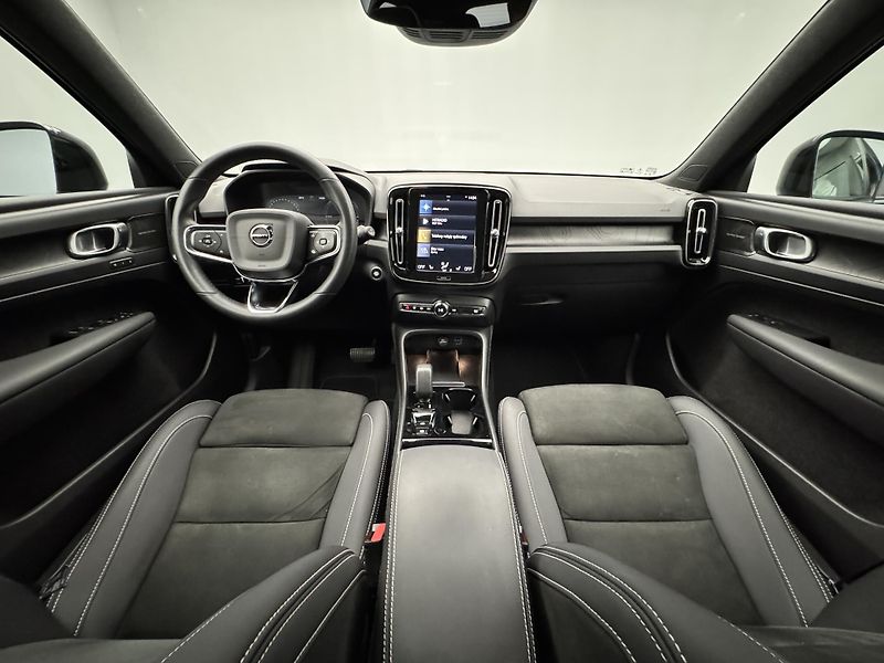 Volvo XC40 T4 RECHARGE ULTIMATE AUT - fotka 2 z 51