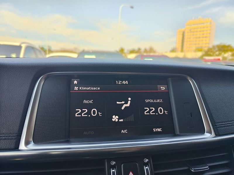 Kia Optima 2.0 GDI/151kW Premium PHEV DCT - fotka 23 z 43