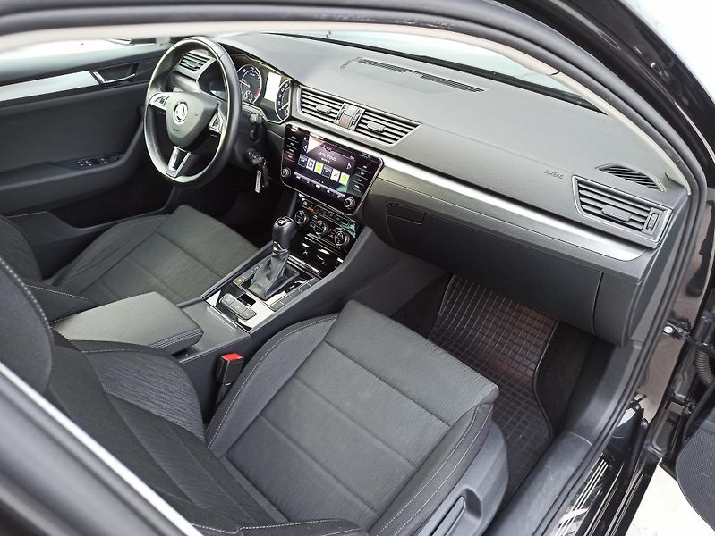 Škoda Superb 2.0TDi 140kW DSG 4X4 AMB - fotka 15 z 27