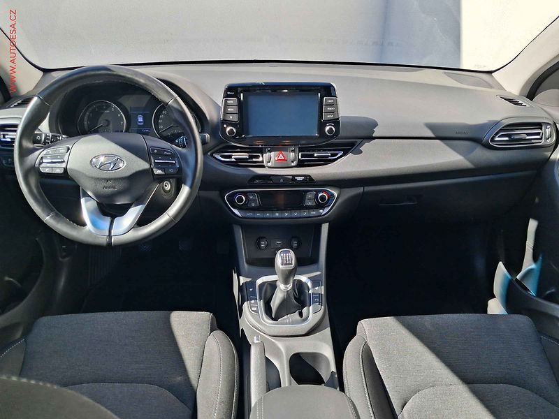 Hyundai i30 (2022) 1.5 T-GDi 48V MHEV, 1.maj,ČR - fotka 8 z 20