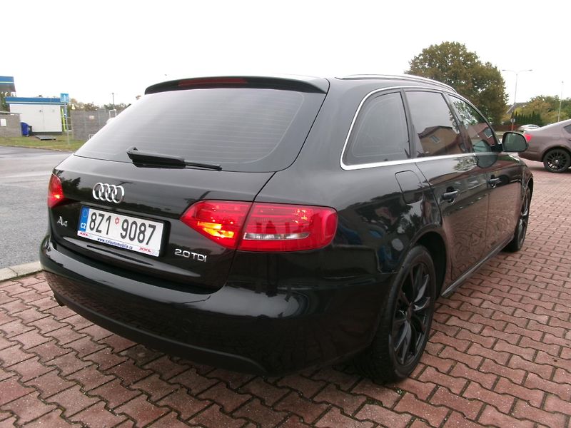 Audi A4 (2008) 2,0TDI AC TEMP VÝHŘEV ALU - fotka 9 z 31